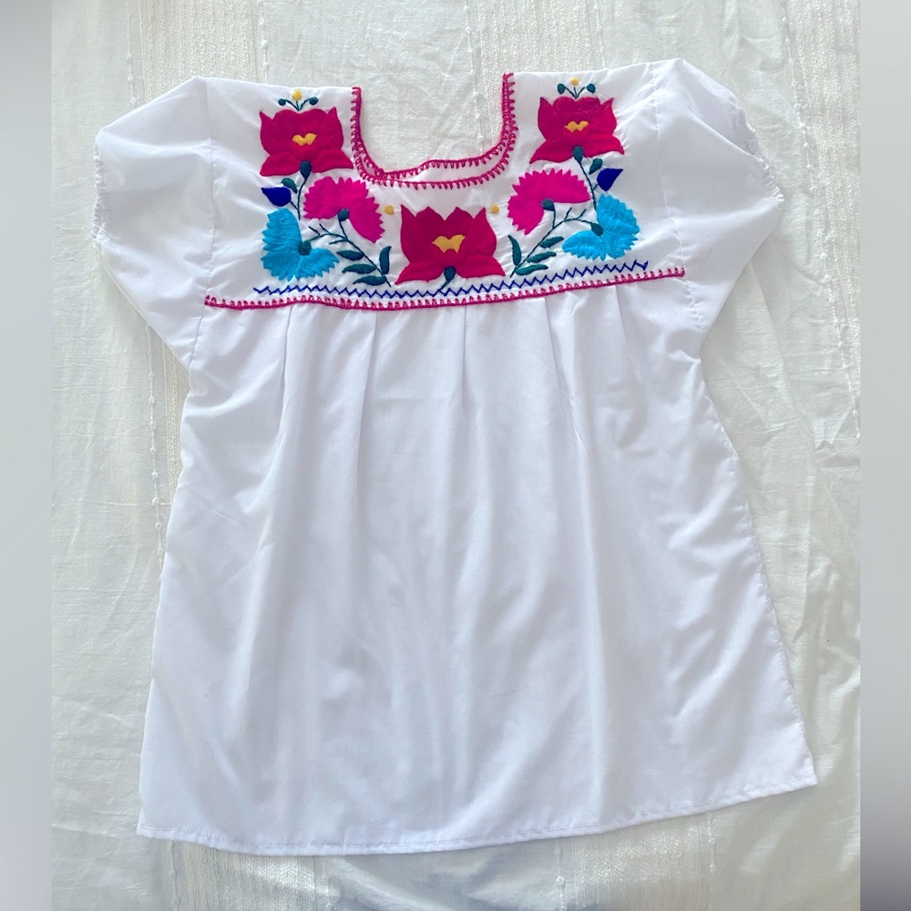 Vintage Women’s Mexican Embroidered Floral short sleeve Top